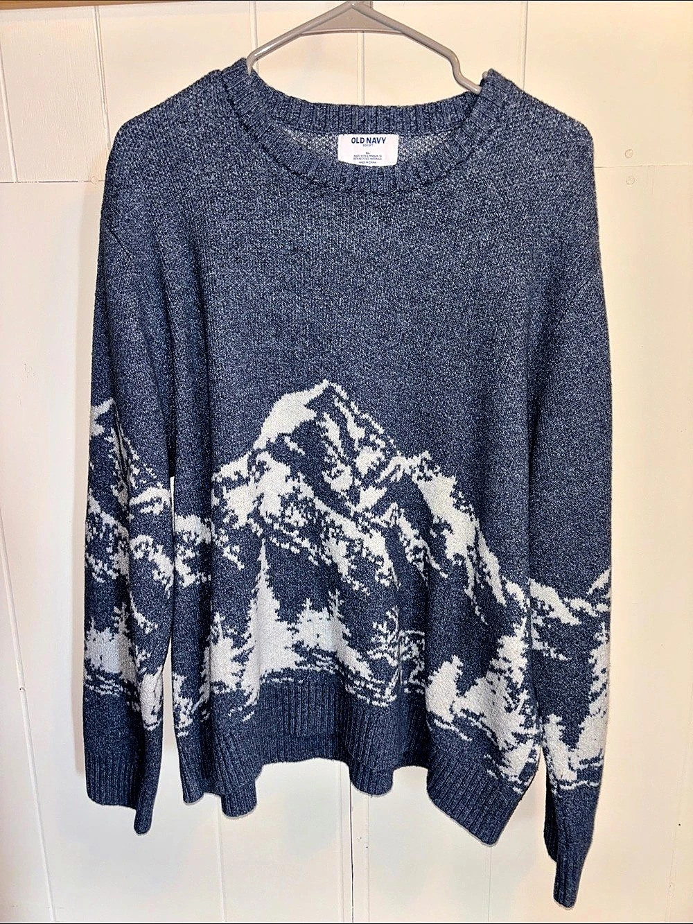 Old Navy So-Soft Crew-Neck Sweater Mountain Graphic XL